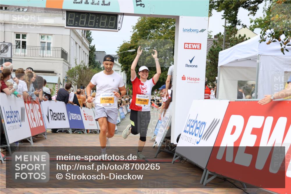31.08.2025 - 21. Blankeneser Heldenlauf Strokosch-Dieckow http://msf.ph/oto/8700265 31.08.2025 12:39:42 Ziel 5340, 5659, 5623 meine-sportfotos.de