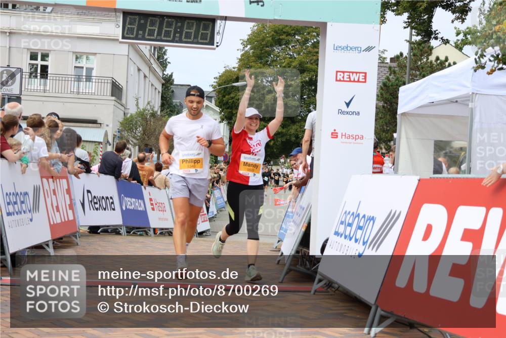 31.08.2025 - 21. Blankeneser Heldenlauf Strokosch-Dieckow http://msf.ph/oto/8700269 31.08.2025 12:39:42 Ziel 5340, 5659, 5623 meine-sportfotos.de