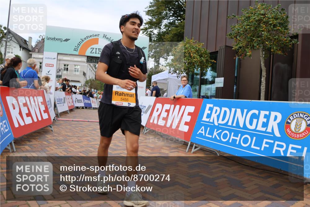 31.08.2025 - 21. Blankeneser Heldenlauf Strokosch-Dieckow http://msf.ph/oto/8700274 31.08.2025 12:51:58 Ziel 5396, 5397, 5455 meine-sportfotos.de