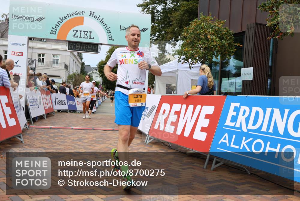 31.08.2025 - 21. Blankeneser Heldenlauf Strokosch-Dieckow http://msf.ph/oto/8700275 31.08.2025 12:39:40 Ziel 5340, 5659, 5623 meine-sportfotos.de