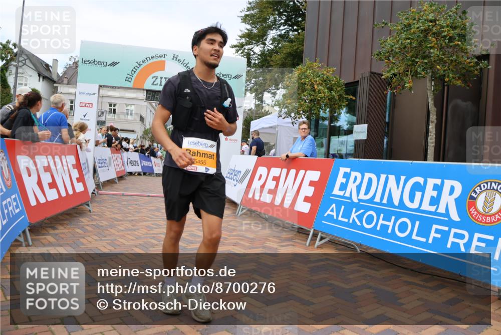 31.08.2025 - 21. Blankeneser Heldenlauf Strokosch-Dieckow http://msf.ph/oto/8700276 31.08.2025 12:51:58 Ziel 5396, 5397, 5455 meine-sportfotos.de