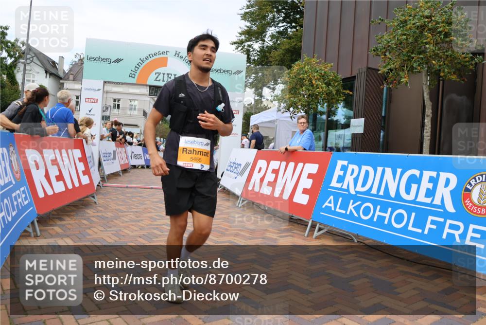 31.08.2025 - 21. Blankeneser Heldenlauf Strokosch-Dieckow http://msf.ph/oto/8700278 31.08.2025 12:51:58 Ziel 5396, 5397, 5455 meine-sportfotos.de