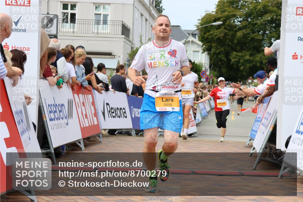 31.08.2025 - 21. Blankeneser Heldenlauf Strokosch-Dieckow http://msf.ph/oto/8700279 31.08.2025 12:39:39 Ziel 5340, 5659, 5623 meine-sportfotos.de