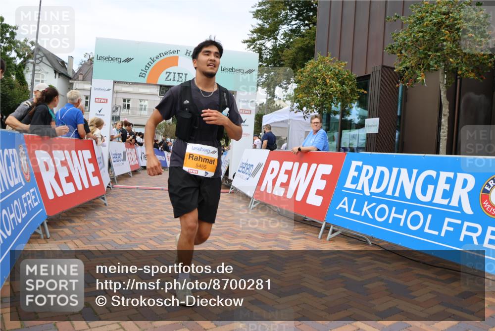 31.08.2025 - 21. Blankeneser Heldenlauf Strokosch-Dieckow http://msf.ph/oto/8700281 31.08.2025 12:51:58 Ziel 5396, 5397, 5455 meine-sportfotos.de