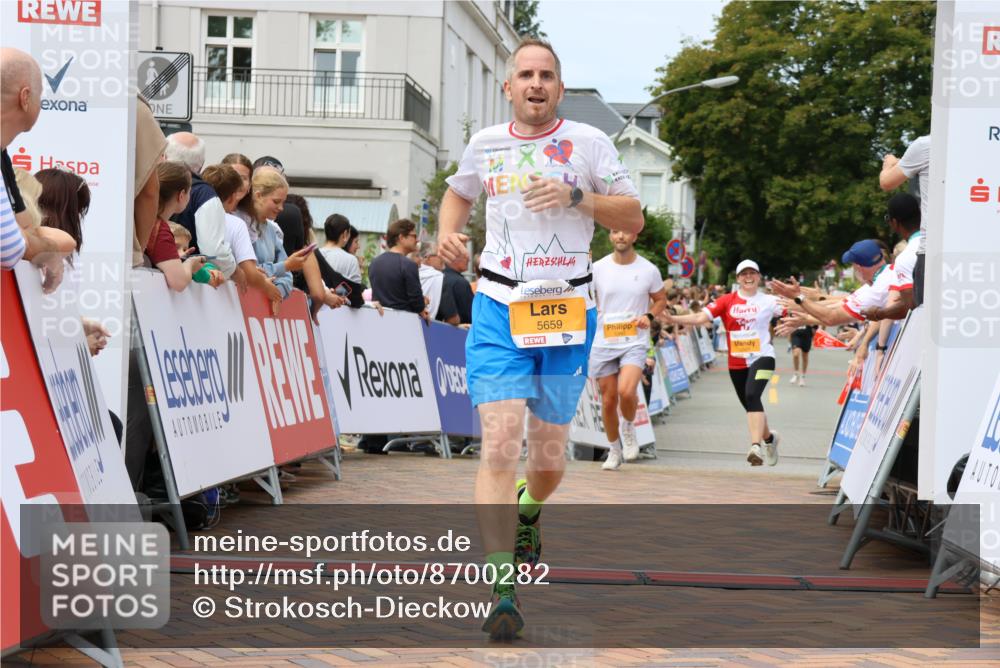 31.08.2025 - 21. Blankeneser Heldenlauf Strokosch-Dieckow http://msf.ph/oto/8700282 31.08.2025 12:39:39 Ziel 5340, 5659, 5623 meine-sportfotos.de