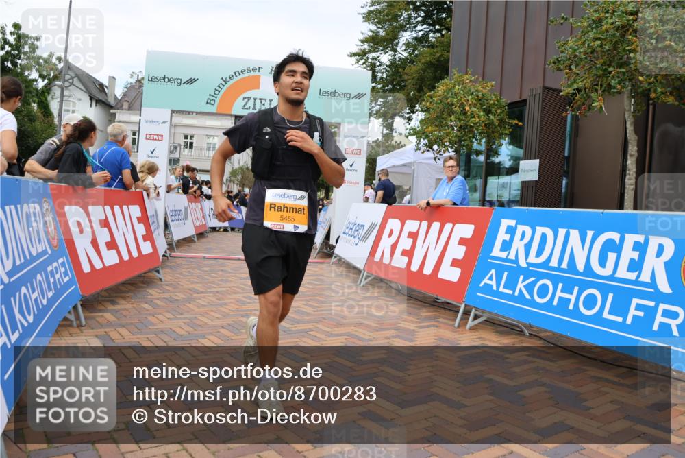 31.08.2025 - 21. Blankeneser Heldenlauf Strokosch-Dieckow http://msf.ph/oto/8700283 31.08.2025 12:51:57 Ziel 5396, 5397, 5455 meine-sportfotos.de