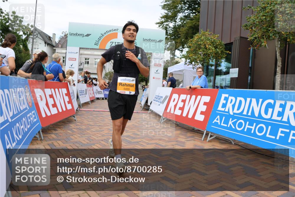 31.08.2025 - 21. Blankeneser Heldenlauf Strokosch-Dieckow http://msf.ph/oto/8700285 31.08.2025 12:51:57 Ziel 5396, 5397, 5455 meine-sportfotos.de