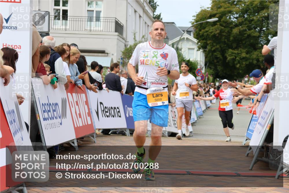 31.08.2025 - 21. Blankeneser Heldenlauf Strokosch-Dieckow http://msf.ph/oto/8700288 31.08.2025 12:39:39 Ziel 5340, 5659, 5623 meine-sportfotos.de