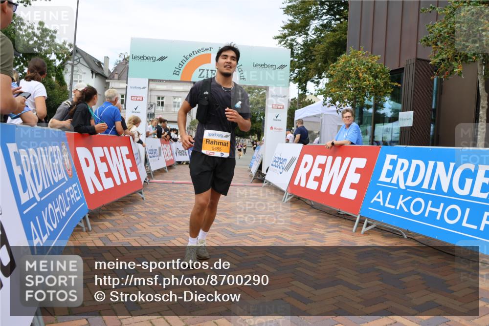 31.08.2025 - 21. Blankeneser Heldenlauf Strokosch-Dieckow http://msf.ph/oto/8700290 31.08.2025 12:51:57 Ziel 5396, 5397, 5455 meine-sportfotos.de