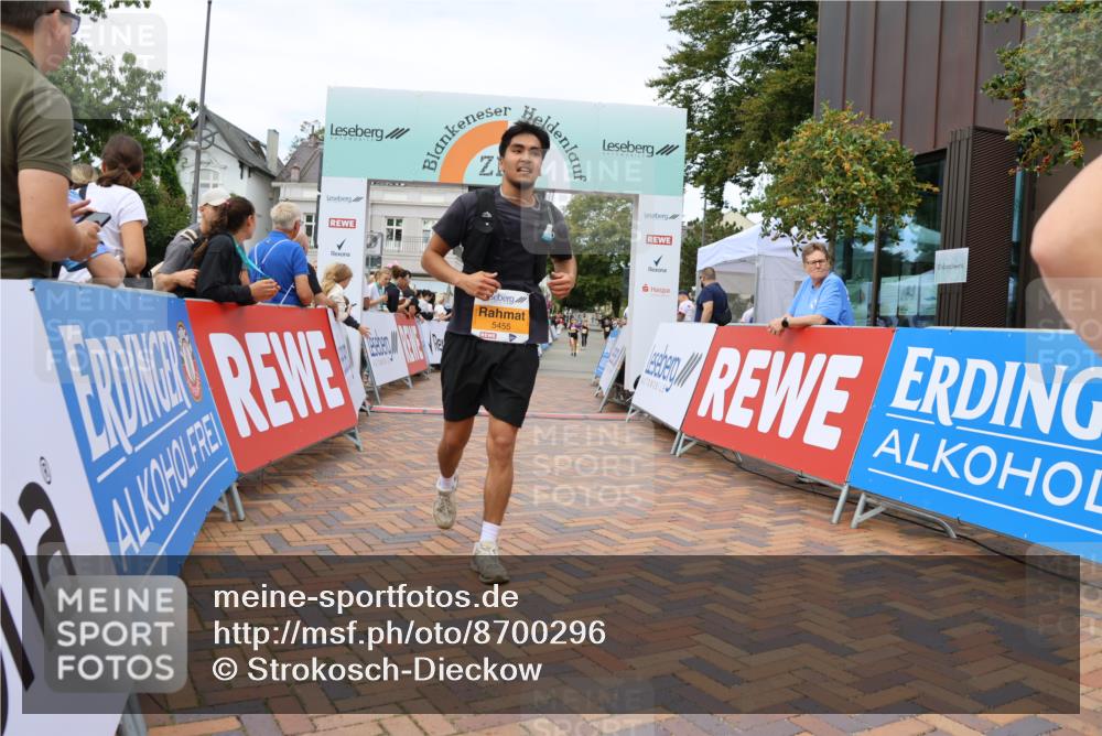31.08.2025 - 21. Blankeneser Heldenlauf Strokosch-Dieckow http://msf.ph/oto/8700296 31.08.2025 12:51:57 Ziel 5396, 5397, 5455 meine-sportfotos.de