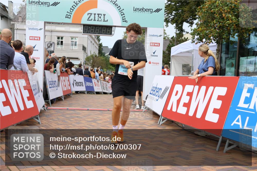 31.08.2025 - 21. Blankeneser Heldenlauf Strokosch-Dieckow http://msf.ph/oto/8700307 31.08.2025 12:39:11 Ziel 5596, 5225, 4341 meine-sportfotos.de