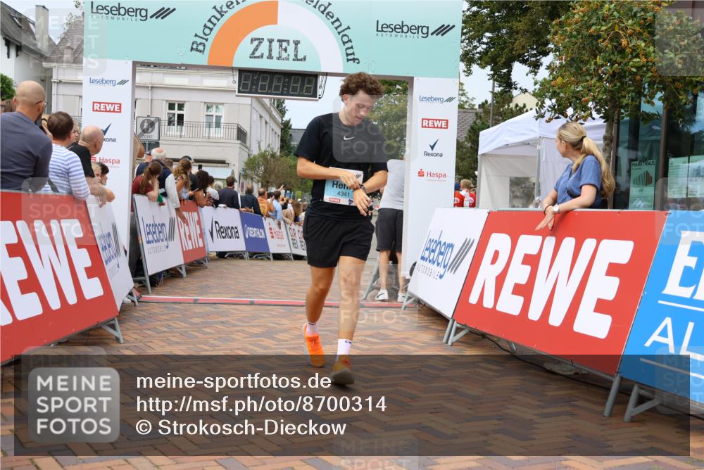 31.08.2025 - 21. Blankeneser Heldenlauf Strokosch-Dieckow http://msf.ph/oto/8700314 31.08.2025 12:39:11 Ziel 5596, 5225, 4341 meine-sportfotos.de