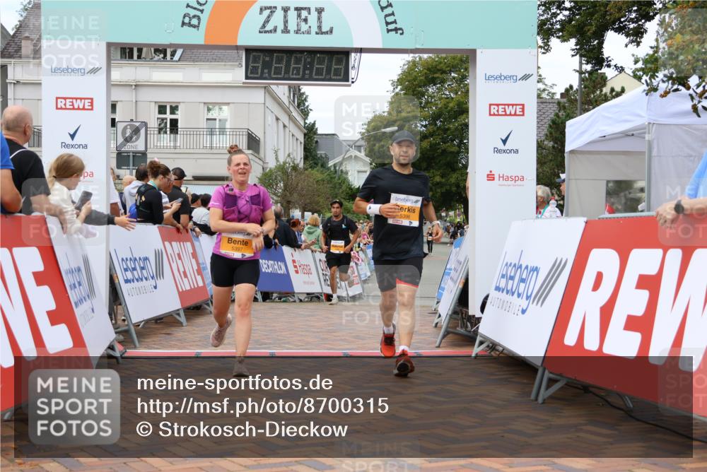 31.08.2025 - 21. Blankeneser Heldenlauf Strokosch-Dieckow http://msf.ph/oto/8700315 31.08.2025 12:51:51 Ziel 5396, 5397, 5455 meine-sportfotos.de