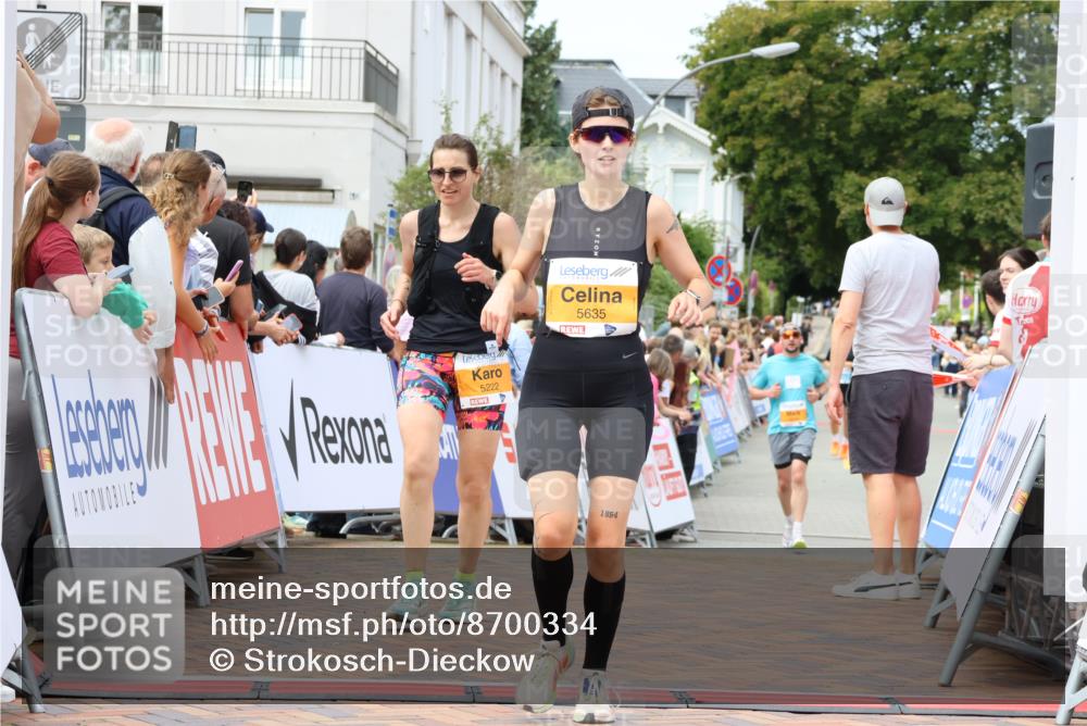 31.08.2025 - 21. Blankeneser Heldenlauf Strokosch-Dieckow http://msf.ph/oto/8700334 31.08.2025 12:38:59 Ziel 5432, 5222, 5635 meine-sportfotos.de