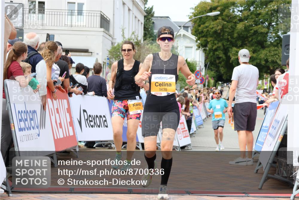 31.08.2025 - 21. Blankeneser Heldenlauf Strokosch-Dieckow http://msf.ph/oto/8700336 31.08.2025 12:38:59 Ziel 5432, 5222, 5635 meine-sportfotos.de