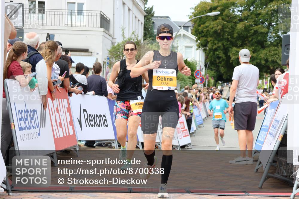 31.08.2025 - 21. Blankeneser Heldenlauf Strokosch-Dieckow http://msf.ph/oto/8700338 31.08.2025 12:38:59 Ziel 5432, 5222, 5635 meine-sportfotos.de