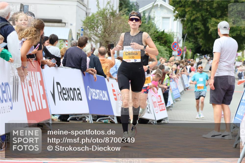 31.08.2025 - 21. Blankeneser Heldenlauf Strokosch-Dieckow http://msf.ph/oto/8700349 31.08.2025 12:38:58 Ziel 5432, 5222, 5378, 5635 meine-sportfotos.de