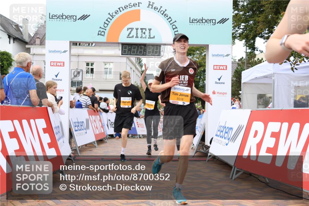 31.08.2025 - 21. Blankeneser Heldenlauf Strokosch-Dieckow http://msf.ph/oto/8700352 31.08.2025 12:51:41 Ziel 5104, 5136, 5007, 5034, 5518, 5517 meine-sportfotos.de