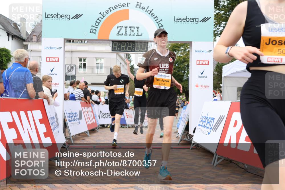 31.08.2025 - 21. Blankeneser Heldenlauf Strokosch-Dieckow http://msf.ph/oto/8700357 31.08.2025 12:51:41 Ziel 5104, 5136, 5007, 5034, 5518, 5517 meine-sportfotos.de