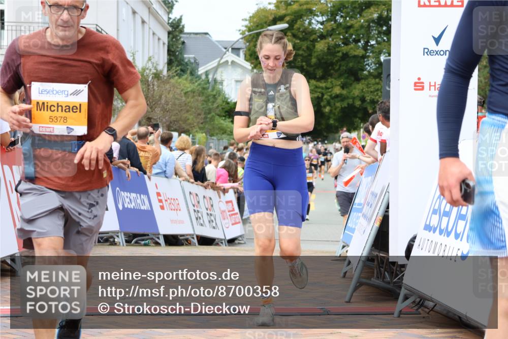 31.08.2025 - 21. Blankeneser Heldenlauf Strokosch-Dieckow http://msf.ph/oto/8700358 31.08.2025 12:38:51 Ziel 5432, 5013, 5378 meine-sportfotos.de
