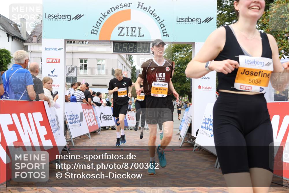 31.08.2025 - 21. Blankeneser Heldenlauf Strokosch-Dieckow http://msf.ph/oto/8700362 31.08.2025 12:51:41 Ziel 5104, 5136, 5007, 5034, 5518, 5517 meine-sportfotos.de