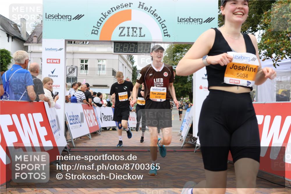 31.08.2025 - 21. Blankeneser Heldenlauf Strokosch-Dieckow http://msf.ph/oto/8700365 31.08.2025 12:51:41 Ziel 5104, 5136, 5007, 5034, 5518, 5517 meine-sportfotos.de