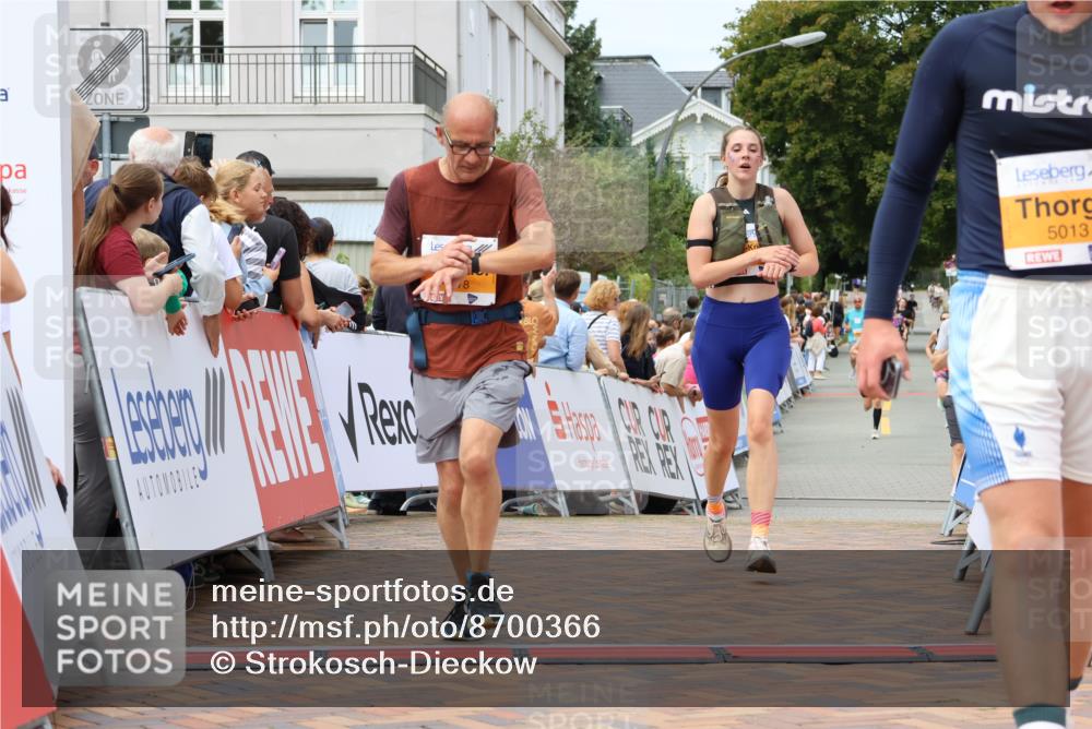 31.08.2025 - 21. Blankeneser Heldenlauf Strokosch-Dieckow http://msf.ph/oto/8700366 31.08.2025 12:38:49 Ziel 5432, 5013, 5378 meine-sportfotos.de