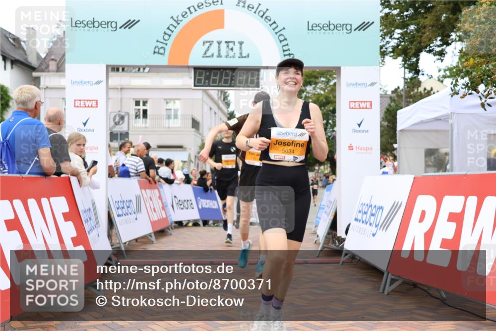 31.08.2025 - 21. Blankeneser Heldenlauf Strokosch-Dieckow http://msf.ph/oto/8700371 31.08.2025 12:51:40 Ziel 5104, 5136, 5007, 5034, 5518, 5517 meine-sportfotos.de