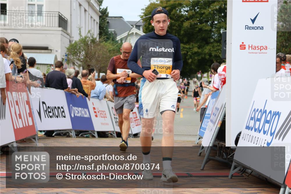 31.08.2025 - 21. Blankeneser Heldenlauf Strokosch-Dieckow http://msf.ph/oto/8700374 31.08.2025 12:38:48 Ziel 5432, 5013, 5378 meine-sportfotos.de