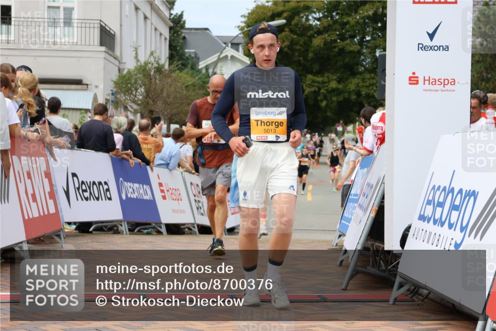 31.08.2025 - 21. Blankeneser Heldenlauf Strokosch-Dieckow http://msf.ph/oto/8700376 31.08.2025 12:38:48 Ziel 5432, 5013, 5378 meine-sportfotos.de