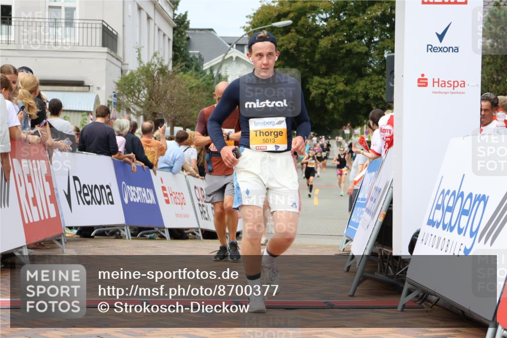 31.08.2025 - 21. Blankeneser Heldenlauf Strokosch-Dieckow http://msf.ph/oto/8700377 31.08.2025 12:38:48 Ziel 5432, 5013, 5378 meine-sportfotos.de