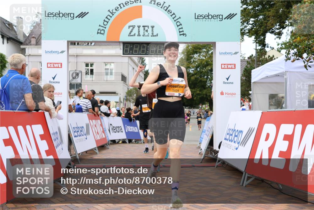 31.08.2025 - 21. Blankeneser Heldenlauf Strokosch-Dieckow http://msf.ph/oto/8700378 31.08.2025 12:51:40 Ziel 5104, 5136, 5007, 5034, 5518, 5517 meine-sportfotos.de