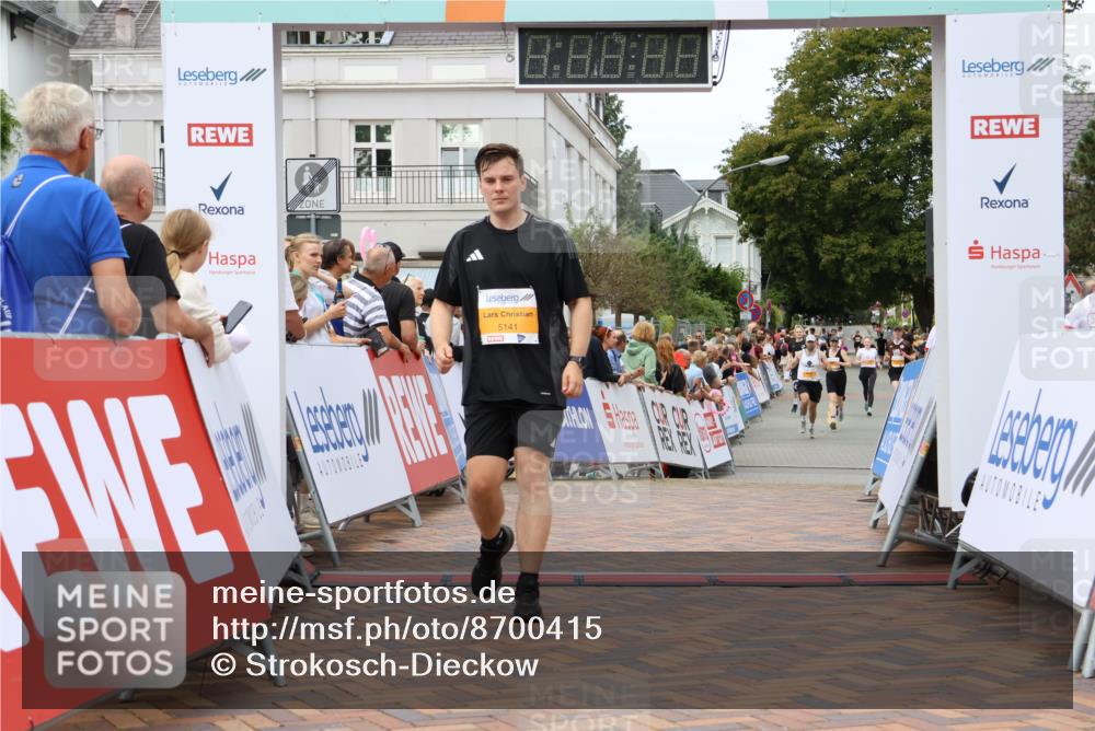 31.08.2025 - 21. Blankeneser Heldenlauf Strokosch-Dieckow http://msf.ph/oto/8700415 31.08.2025 12:51:31 Ziel 5837, 5371, 5141 meine-sportfotos.de