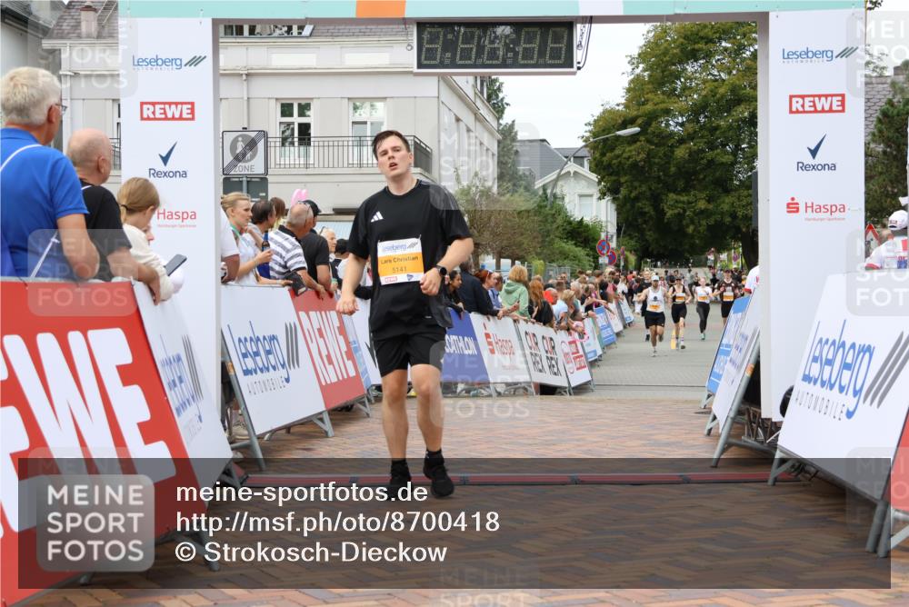 31.08.2025 - 21. Blankeneser Heldenlauf Strokosch-Dieckow http://msf.ph/oto/8700418 31.08.2025 12:51:31 Ziel 5837, 5371, 5141 meine-sportfotos.de