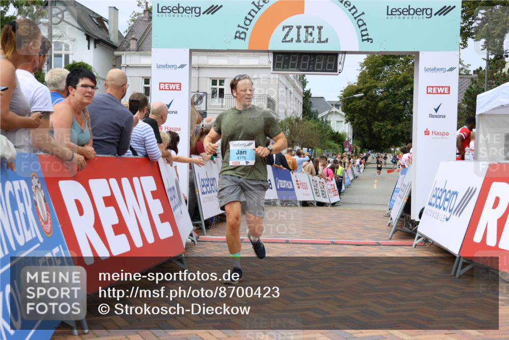 31.08.2025 - 21. Blankeneser Heldenlauf Strokosch-Dieckow http://msf.ph/oto/8700423 31.08.2025 12:38:24 Ziel 5503, 5504, 4176 meine-sportfotos.de
