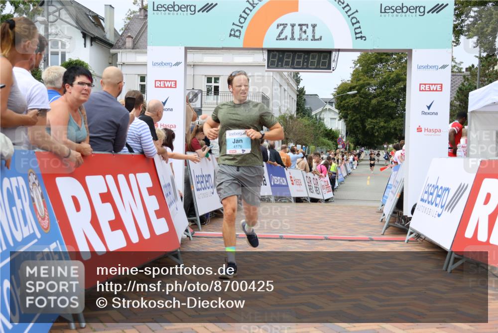 31.08.2025 - 21. Blankeneser Heldenlauf Strokosch-Dieckow http://msf.ph/oto/8700425 31.08.2025 12:38:23 Ziel 5503, 5504, 4176 meine-sportfotos.de