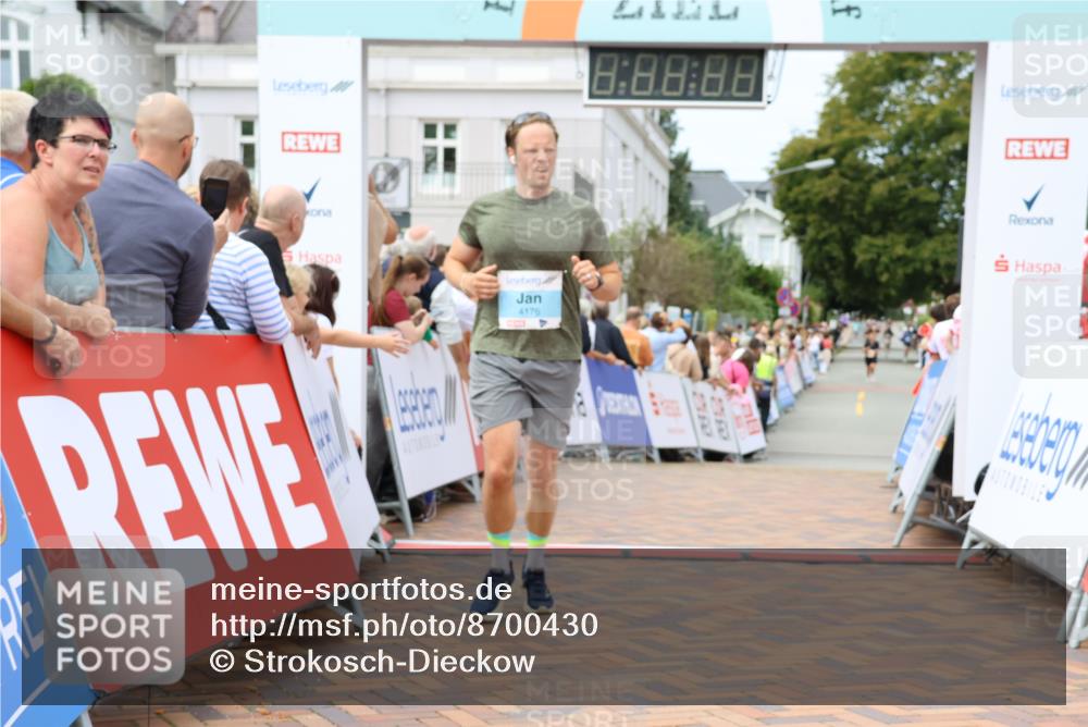 31.08.2025 - 21. Blankeneser Heldenlauf Strokosch-Dieckow http://msf.ph/oto/8700430 31.08.2025 12:38:23 Ziel 5503, 5504, 4176 meine-sportfotos.de