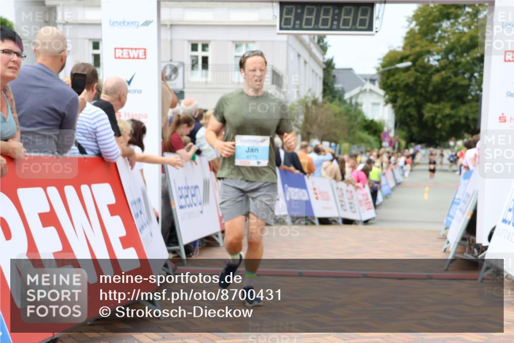 31.08.2025 - 21. Blankeneser Heldenlauf Strokosch-Dieckow http://msf.ph/oto/8700431 31.08.2025 12:38:23 Ziel 5503, 5504, 4176 meine-sportfotos.de