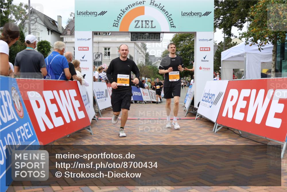 31.08.2025 - 21. Blankeneser Heldenlauf Strokosch-Dieckow http://msf.ph/oto/8700434 31.08.2025 12:51:26 Ziel 5837, 5371, 5285 meine-sportfotos.de