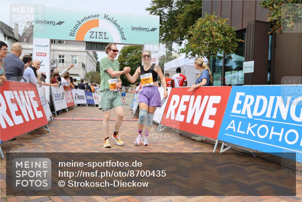 31.08.2025 - 21. Blankeneser Heldenlauf Strokosch-Dieckow http://msf.ph/oto/8700435 31.08.2025 12:38:18 Ziel 5503, 5504 meine-sportfotos.de