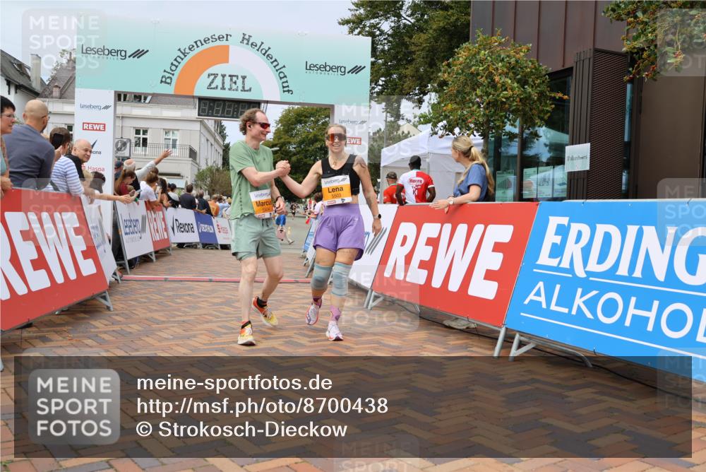 31.08.2025 - 21. Blankeneser Heldenlauf Strokosch-Dieckow http://msf.ph/oto/8700438 31.08.2025 12:38:18 Ziel 5503, 5504 meine-sportfotos.de