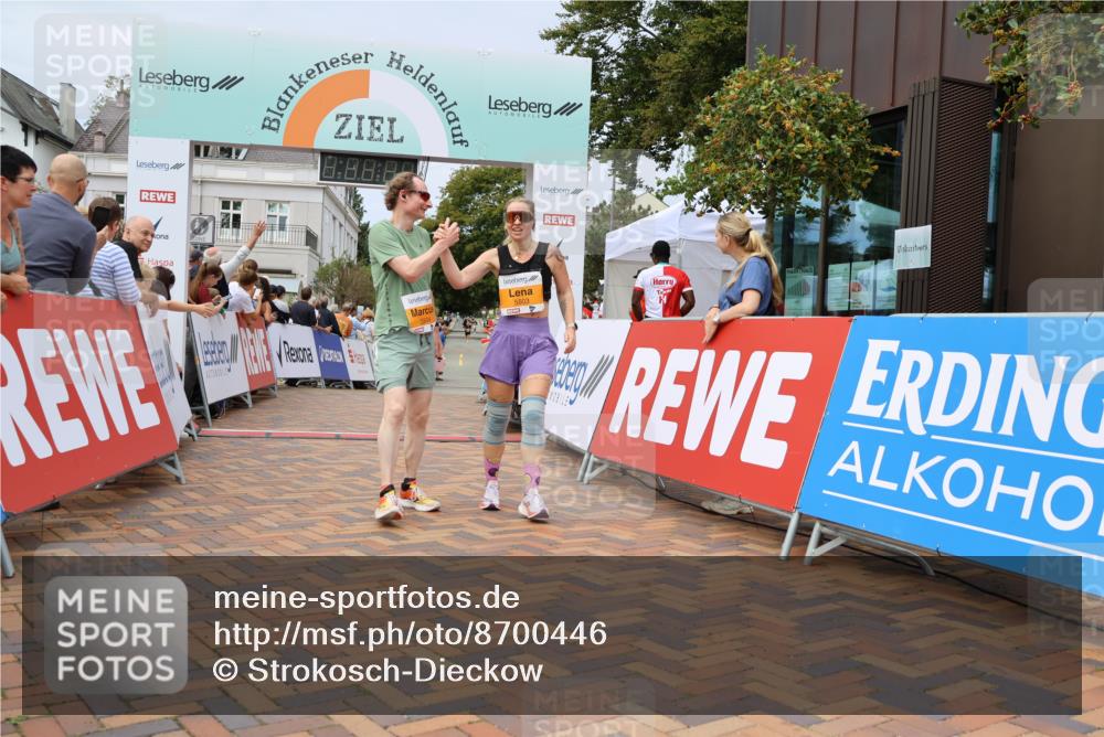 31.08.2025 - 21. Blankeneser Heldenlauf Strokosch-Dieckow http://msf.ph/oto/8700446 31.08.2025 12:38:18 Ziel 5503, 5504 meine-sportfotos.de