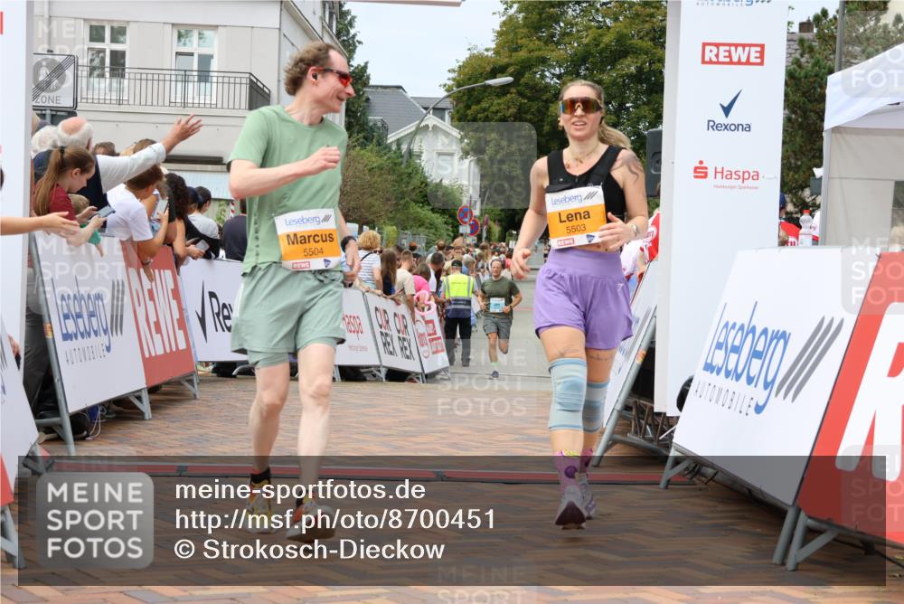 31.08.2025 - 21. Blankeneser Heldenlauf Strokosch-Dieckow http://msf.ph/oto/8700451 31.08.2025 12:38:16 Ziel 5503, 5504 meine-sportfotos.de