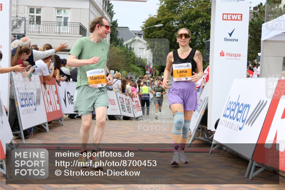 31.08.2025 - 21. Blankeneser Heldenlauf Strokosch-Dieckow http://msf.ph/oto/8700453 31.08.2025 12:38:16 Ziel 5503, 5504 meine-sportfotos.de