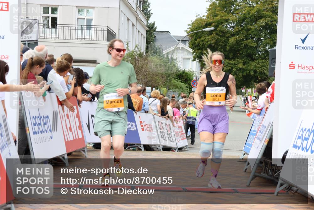 31.08.2025 - 21. Blankeneser Heldenlauf Strokosch-Dieckow http://msf.ph/oto/8700455 31.08.2025 12:38:16 Ziel 5503, 5504 meine-sportfotos.de