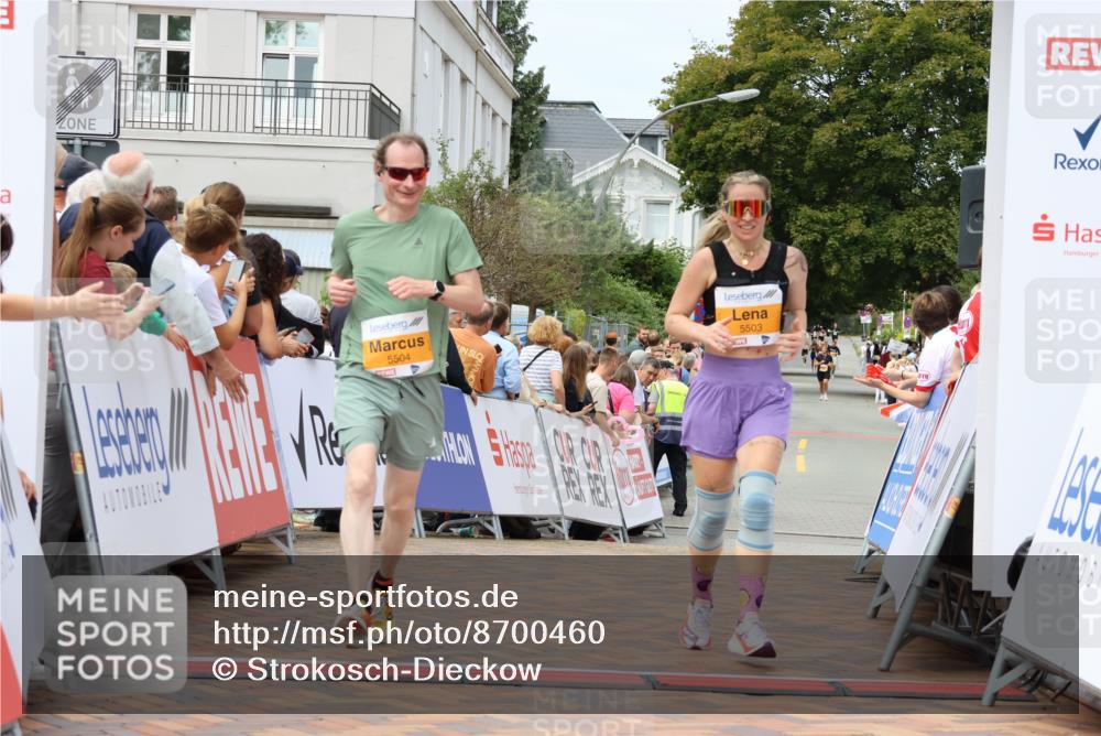 31.08.2025 - 21. Blankeneser Heldenlauf Strokosch-Dieckow http://msf.ph/oto/8700460 31.08.2025 12:38:15 Ziel 5503, 5504 meine-sportfotos.de