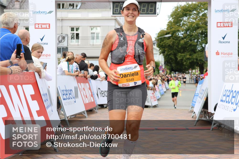 31.08.2025 - 21. Blankeneser Heldenlauf Strokosch-Dieckow http://msf.ph/oto/8700481 31.08.2025 12:51:04 Ziel 5268, 5349, 5630 meine-sportfotos.de