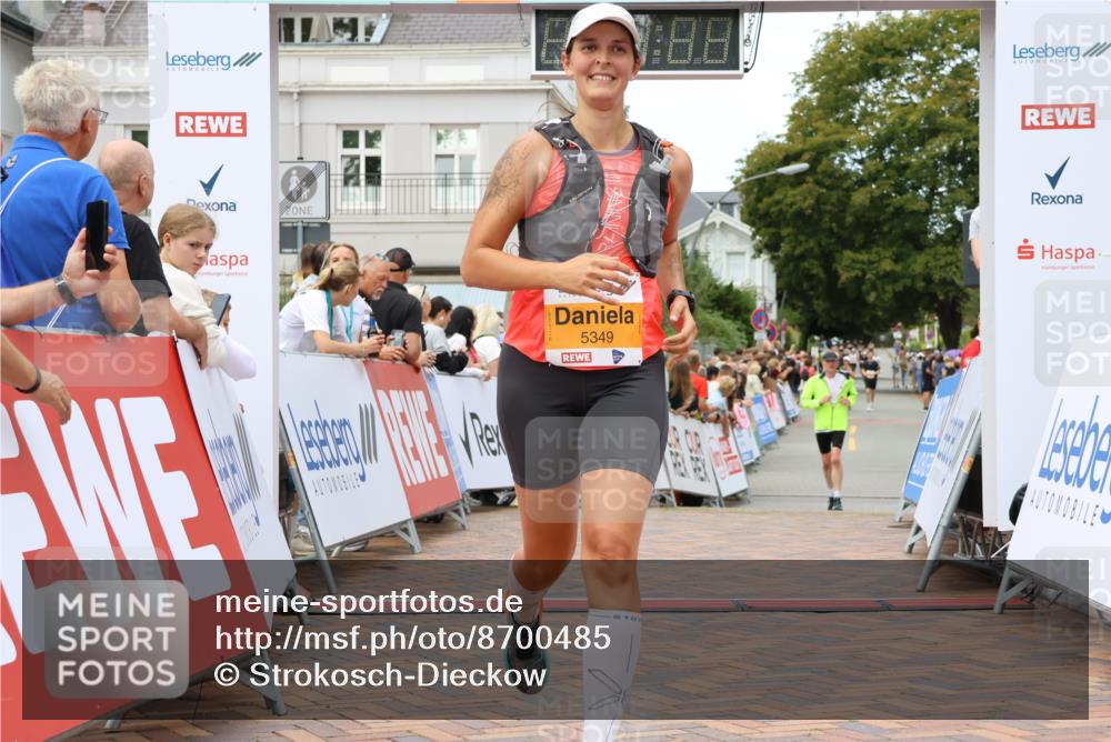31.08.2025 - 21. Blankeneser Heldenlauf Strokosch-Dieckow http://msf.ph/oto/8700485 31.08.2025 12:51:04 Ziel 5268, 5349, 5630 meine-sportfotos.de
