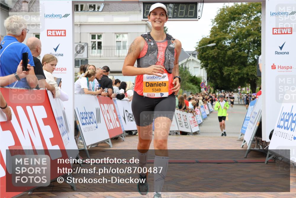 31.08.2025 - 21. Blankeneser Heldenlauf Strokosch-Dieckow http://msf.ph/oto/8700487 31.08.2025 12:51:04 Ziel 5268, 5349, 5630 meine-sportfotos.de