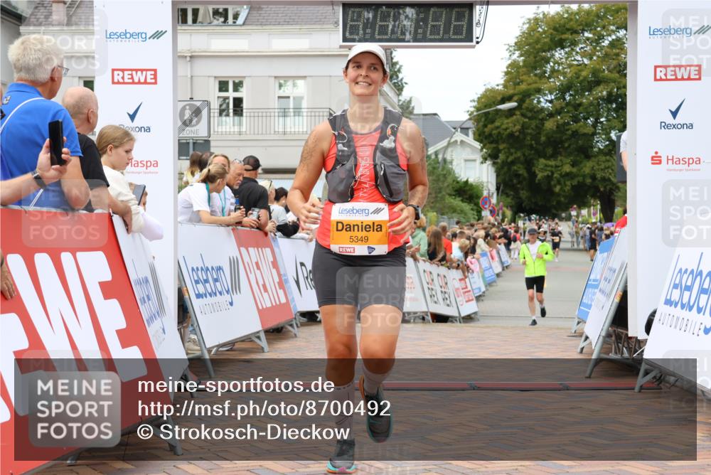 31.08.2025 - 21. Blankeneser Heldenlauf Strokosch-Dieckow http://msf.ph/oto/8700492 31.08.2025 12:51:03 Ziel 5268, 5349, 5629, 5630 meine-sportfotos.de